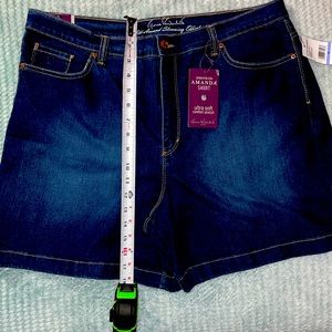 Gloria Vanderbilt Amanda shorts jean size 18